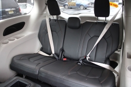 Used 2017  Chrysler Pacifica 4d Wagon Touring-L at Warner Motors near East Orange&comma; NJ