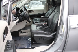 Used 2017  Chrysler Pacifica 4d Wagon Touring-L at Warner Motors near East Orange&comma; NJ