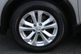 Used 2015  Nissan Rogue 4d SUV AWD SV at Warner Motors near East Orange&comma; NJ