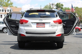 Used 2012  Hyundai Tucson 4d SUV AWD GLS at Warner Motors near East Orange&comma; NJ