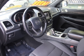 Used 2019  Jeep Grand Cherokee 4d SUV 4WD Laredo E at Warner Motors near East Orange&comma; NJ