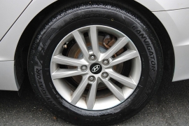 Used 2015  Hyundai Sonata 4d Sedan SE at Warner Motors near East Orange&comma; NJ