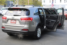 Used 2017  Kia Sorento 4d SUV FWD LX at Warner Motors near East Orange&comma; NJ