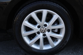 Used 2015  Volkswagen Jetta 4d Sedan SE Auto at Warner Motors near East Orange&comma; NJ