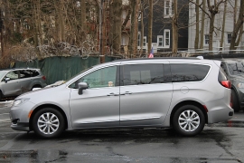 Used 2017  Chrysler Pacifica 4d Wagon Touring-L at Warner Motors near East Orange&comma; NJ