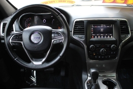 Used 2019  Jeep Grand Cherokee 4d SUV 4WD Laredo E at Warner Motors near East Orange&comma; NJ