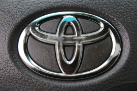 Used 2010  Toyota Camry 4d Sedan Auto at Warner Motors near East Orange&comma; NJ