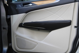 Used 2016  Lincoln MKC 4d SUV AWD Select at Warner Motors near East Orange, NJ