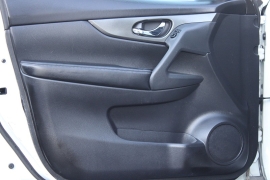 Used 2016  Nissan Rogue 4d SUV AWD SV at Warner Motors near East Orange&comma; NJ