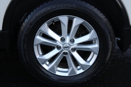 Used 2016  Nissan Rogue 4d SUV AWD SV at Warner Motors near East Orange&comma; NJ