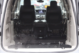 Used 2017  Chrysler Pacifica 4d Wagon Touring-L at Warner Motors near East Orange&comma; NJ