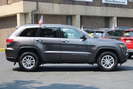 Used 2019  Jeep Grand Cherokee 4d SUV 4WD Laredo E at Warner Motors near East Orange&comma; NJ