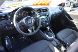 Used 2012  Volkswagen Jetta 4d Sedan SE Auto&sol;PZEV at Warner Motors near East Orange&comma; NJ