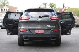 Used 2017  Jeep Cherokee 4d SUV 4WD Latitude V6 at Warner Motors near East Orange&comma; NJ