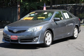 Used 2013  Toyota Camry 4d Sedan SE at Warner Motors near East Orange&comma; NJ