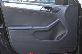 Used 2015  Volkswagen Jetta 4d Sedan SE Auto at Warner Motors near East Orange&comma; NJ