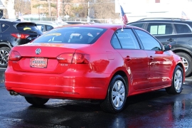 Used 2012  Volkswagen Jetta 4d Sedan SE Auto&sol;PZEV at Warner Motors near East Orange&comma; NJ