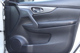 Used 2016  Nissan Rogue 4d SUV AWD SV at Warner Motors near East Orange&comma; NJ