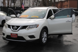 Used 2015  Nissan Rogue 4d SUV AWD SV at Warner Motors near East Orange&comma; NJ