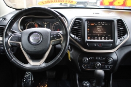 Used 2017  Jeep Cherokee 4d SUV 4WD Latitude V6 at Warner Motors near East Orange&comma; NJ