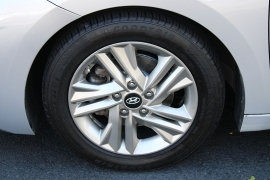 Used 2020  Hyundai Elantra 4d Sedan SEL at Warner Motors near East Orange&comma; NJ