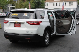 Used 2019  Chevrolet Traverse 4d SUV FWD LT Cloth w&sol;1LT at Warner Motors near East Orange&comma; NJ