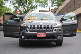 Used 2017  Jeep Cherokee 4d SUV 4WD Latitude V6 at Warner Motors near East Orange&comma; NJ