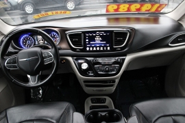 Used 2017  Chrysler Pacifica 4d Wagon Touring-L at Warner Motors near East Orange&comma; NJ