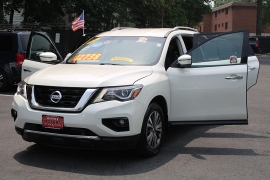 Used 2018  Nissan Pathfinder 4d SUV 4WD SV at Warner Motors near East Orange&comma; NJ