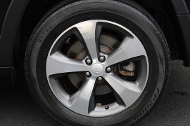 Used 2019 Jeep Cherokee 4d SUV 4WD Limited 3.2L at Warner Motors near East Orange, NJ
