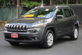 Used 2017  Jeep Cherokee 4d SUV 4WD Latitude V6 at Warner Motors near East Orange&comma; NJ