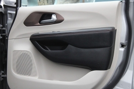 Used 2017  Chrysler Pacifica 4d Wagon Touring-L at Warner Motors near East Orange&comma; NJ