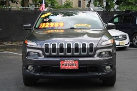 Used 2017  Jeep Cherokee 4d SUV 4WD Latitude V6 at Warner Motors near East Orange&comma; NJ