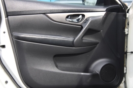 Used 2015  Nissan Rogue 4d SUV AWD SV at Warner Motors near East Orange&comma; NJ