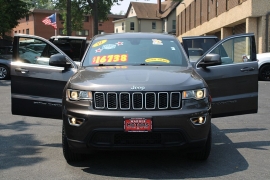 Used 2019  Jeep Grand Cherokee 4d SUV 4WD Laredo E at Warner Motors near East Orange&comma; NJ