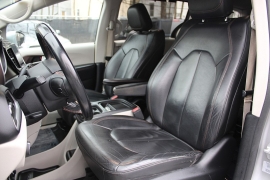 Used 2017  Chrysler Pacifica 4d Wagon Touring-L at Warner Motors near East Orange&comma; NJ