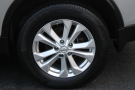 Used 2015  Nissan Rogue 4d SUV AWD SV at Warner Motors near East Orange&comma; NJ