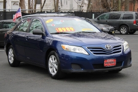 Used 2010  Toyota Camry 4d Sedan Auto at Warner Motors near East Orange&comma; NJ