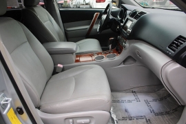 Used 2008  Toyota Highlander 4d SUV AWD Limited at Warner Motors near East Orange&comma; NJ