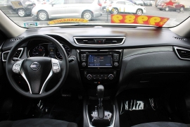 Used 2015  Nissan Rogue 4d SUV AWD SV at Warner Motors near East Orange&comma; NJ