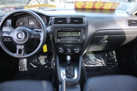 Used 2012  Volkswagen Jetta 4d Sedan SE Auto&sol;PZEV at Warner Motors near East Orange&comma; NJ