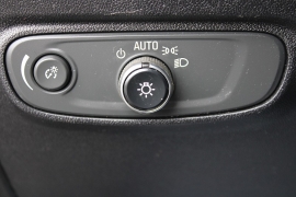 Used 2018  Chevrolet Equinox 4d SUV FWD LT w&sol;1LT at Warner Motors near East Orange&comma; NJ