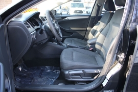 Used 2015  Volkswagen Jetta 4d Sedan SE Auto at Warner Motors near East Orange&comma; NJ