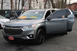 Used 2018  Chevrolet Traverse 4d SUV FWD LT Cloth w&sol;1LT at Warner Motors near East Orange&comma; NJ