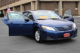 Used 2010  Toyota Camry 4d Sedan Auto at Warner Motors near East Orange&comma; NJ