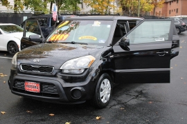 Used 2012  Kia Soul 4d Hatchback Base Auto at Warner Motors near East Orange, NJ
