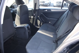 Used 2015  Volkswagen Jetta 4d Sedan SE Auto at Warner Motors near East Orange&comma; NJ