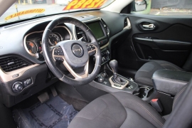 Used 2017  Jeep Cherokee 4d SUV 4WD Latitude V6 at Warner Motors near East Orange&comma; NJ