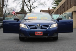 Used 2010  Toyota Camry 4d Sedan Auto at Warner Motors near East Orange&comma; NJ