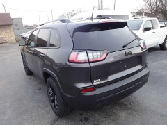 Used 2023  Jeep Cherokee Altitude Lux 4x4 at Rose Automotive near Hamilton&comma; OH
